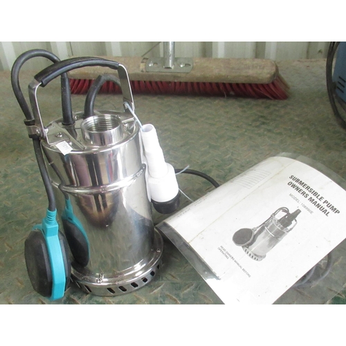 830 - Submersible pump model 108990E with manual