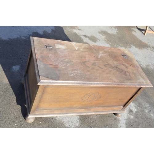 741 - C20th blanket box with hinged lid on four feet W91cm X D44cm X H50cm