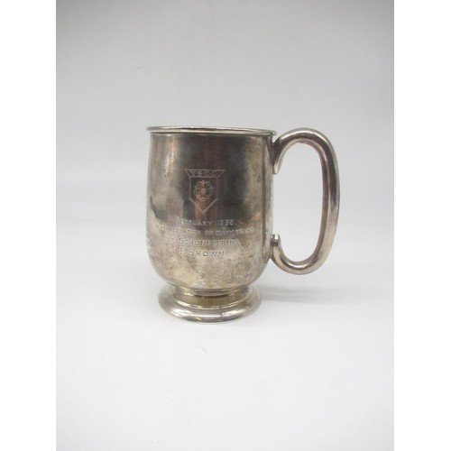 51 - ER.II hallmarked Sterling silver tankard with engraving for Y.S.C.C 1958, by Viner's Ltd, Sheffield ... 