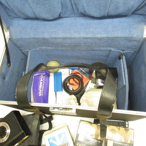 559 - Camera traveling case cont. Asahi Pentax Autorobo flash, Olympus Skylight (1A) 49mm lens, Vivatar Au... 