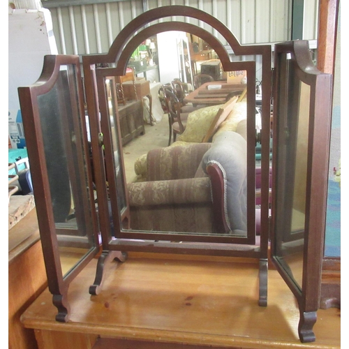 747 - Dressing table mirror comprising three mirror panes