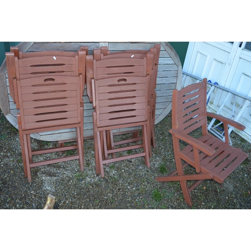 768 - Modern wood garden bench and six folding wooden chairs (7)