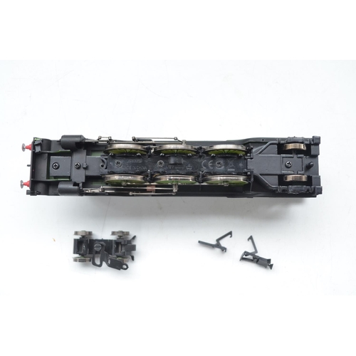 112 - Boxed Hornby HO gauge Flying Scotsman electric train set. Engine front bogie is disconnected, the lo... 