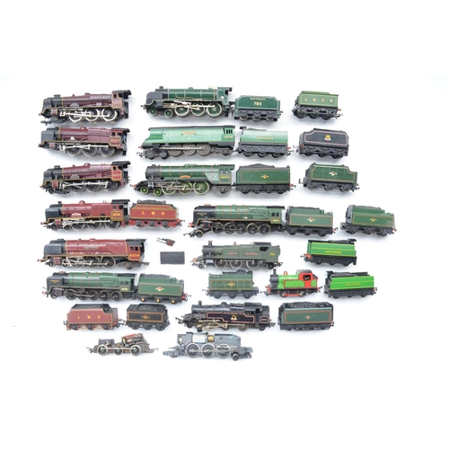 113 - Collection of used HO gauge electric steam locomotives, tenders and tank engines from Hornby, Airfix... 