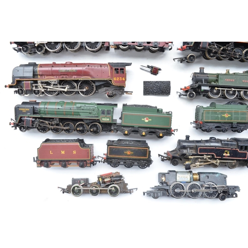 113 - Collection of used HO gauge electric steam locomotives, tenders and tank engines from Hornby, Airfix... 