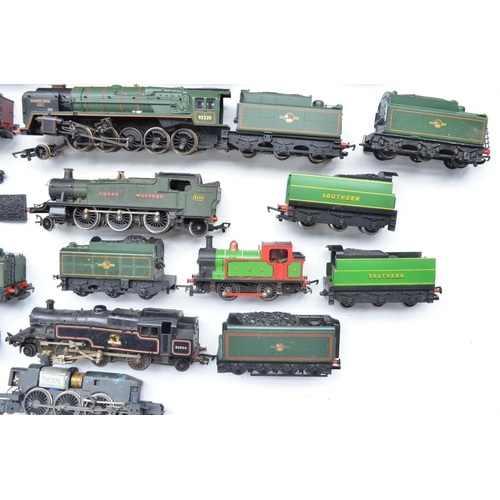 113 - Collection of used HO gauge electric steam locomotives, tenders and tank engines from Hornby, Airfix... 