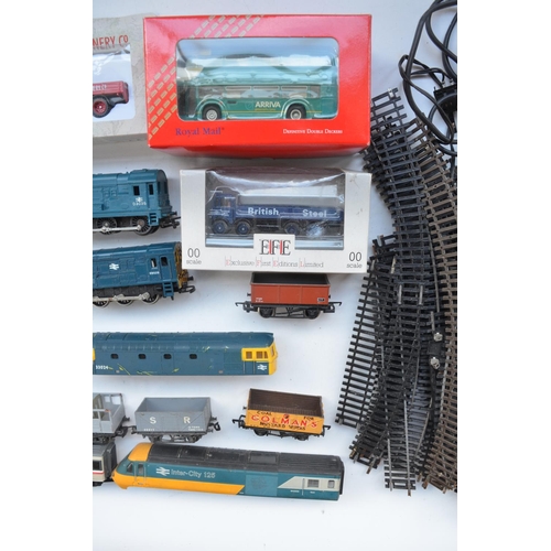 114 - Collection of used OO gauge diesel engines, wagons, vehicles and track with a Hornby power unit. Inc... 