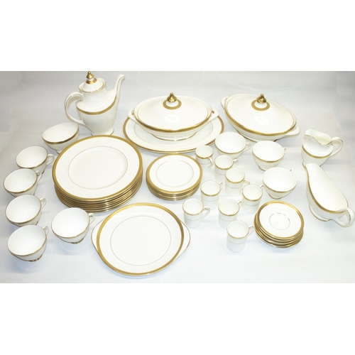 1083 - Collection of Royal Doulton Royal Gold pattern tableware H4980 comprising; cake plate 10 1/2