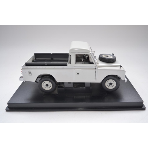 42 - Universal Hobbies 1/18 scale diecast Land Rover Series 2 109 Pick Up, no box