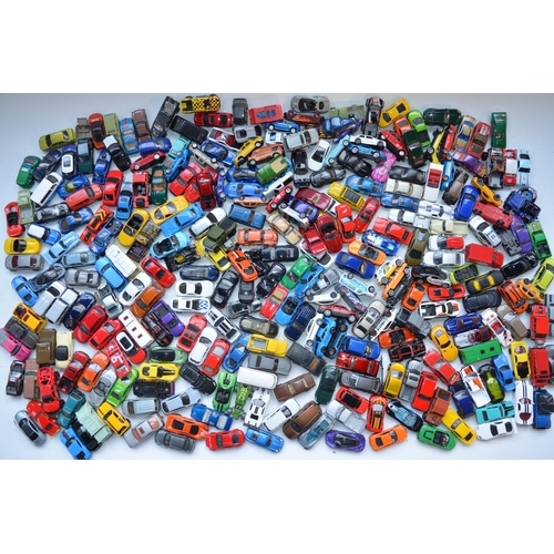 56 - Large collection of unboxed small scale diecast vehicles from Hotwheels, Maisto, Majorette, Welly et... 