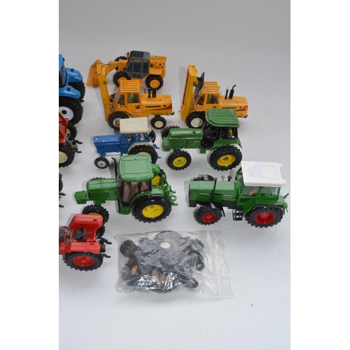 67 - Collection of used Britain's tractor models, mostly 1/32 scale