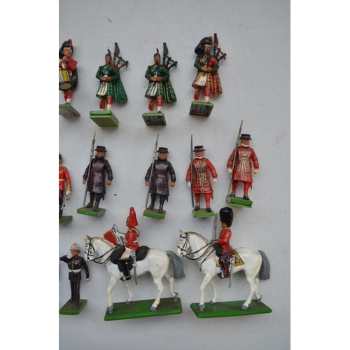 77 - Collection of mostly modern W.Britain's cast metal soldier figures, incl. Highlanders, bandsmen, Bee... 