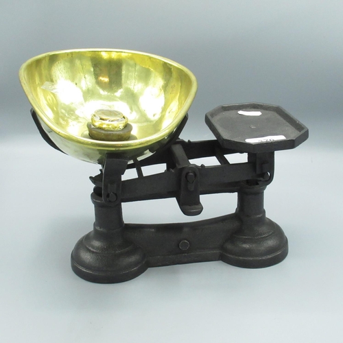 217 - C20th cast iron kitchen scales, with brass pan and four graduating weights, overall W27cm