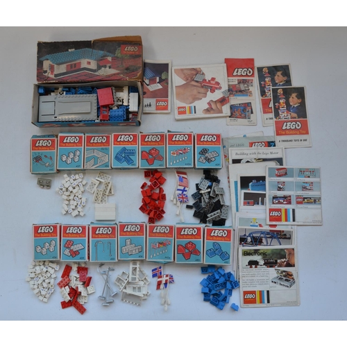 500 - Collection of vintage Lego The Building Toy boxed parts sets (2 boxes empty) and building 324 with i... 