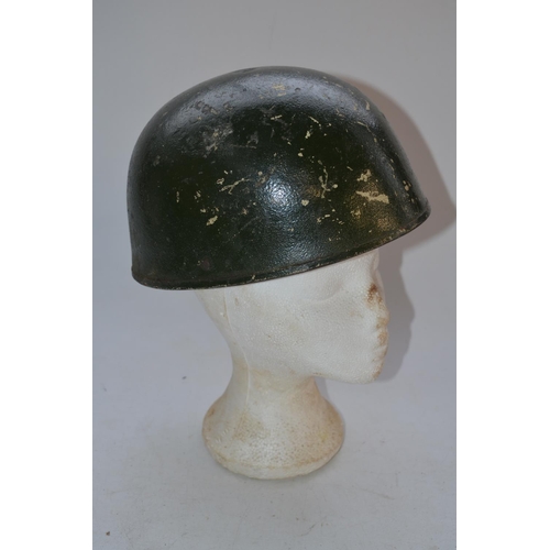 716 - WW2 era British paratroopers steel helmet with black leather liner