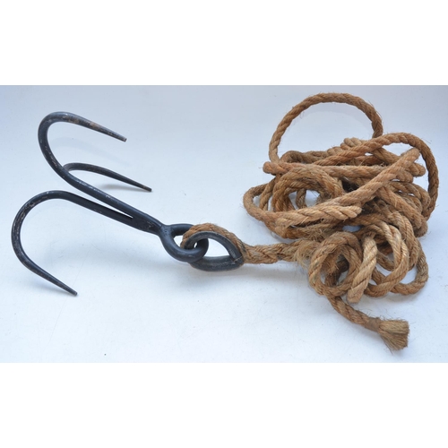 WW2 era 3 pronged grappling hook with rope, hook L25cm