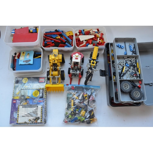 499 - Collection of Lego and Lego Technics including a built up excavator, forklift truck and scrambler bi... 