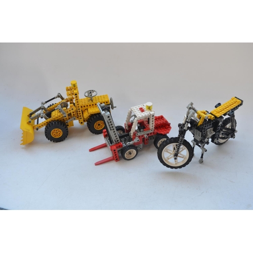 499 - Collection of Lego and Lego Technics including a built up excavator, forklift truck and scrambler bi... 