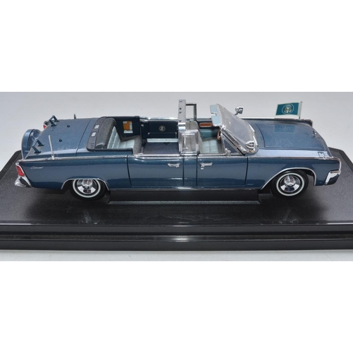 422 - Collection of diecast model cars, various scales and manufacturers to include Road Signature Preside... 