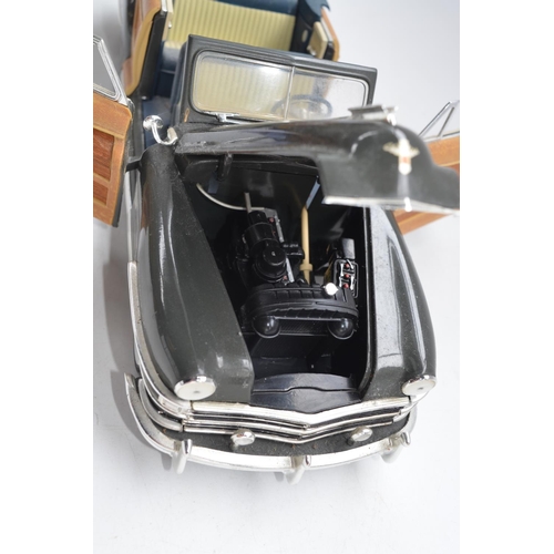 423 - Boxed Maisto Premiere Edition 1948 Chevy Fleetmaster (Woody Wagon), good overall condition (not atta... 