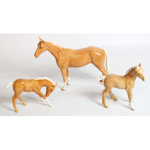 231 - Beswick Palomino Bois Roussel racehorse and two Palomino foals