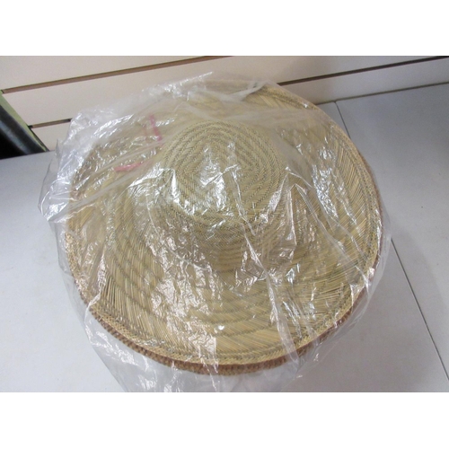 1 - Large quantity of wide brimmed straw sun hats, as new, approx. 34