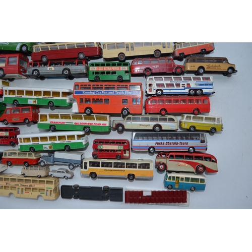 427 - Collection of unboxed bus and car models, various scales and manufacturers. Also included John Fishw... 