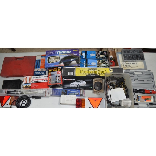 558 - Collection of automotive and workshop tools to include Einhell air driven ratchet driver, Sealey 500... 