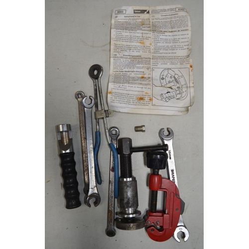 558 - Collection of automotive and workshop tools to include Einhell air driven ratchet driver, Sealey 500... 