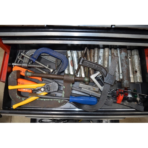 532 - Draper tool chest containing a large number of workshop tools including a Kamasa Torque wrench, sock... 