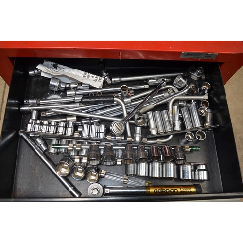 532 - Draper tool chest containing a large number of workshop tools including a Kamasa Torque wrench, sock... 