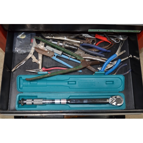 532 - Draper tool chest containing a large number of workshop tools including a Kamasa Torque wrench, sock... 