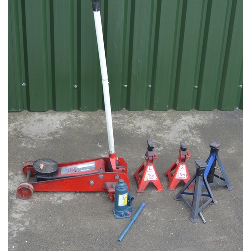 552 - 3-ton Sealey wheeled hydraulic trolley jack, TUV 5 ton hydraulic jack and 4 pin locking jacks (6)