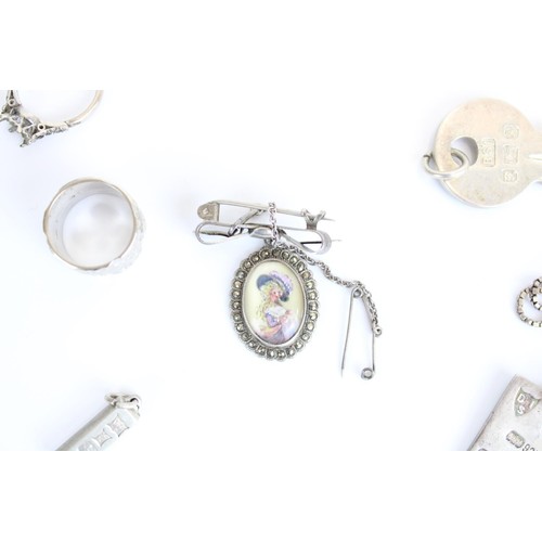 40 - Collection of hallmarked silver jewellery, other costume jewellery and a three strand simulated pear... 