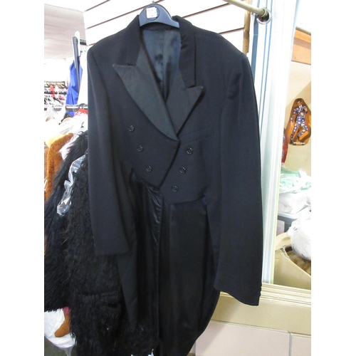 367 - Men's size 42 black tail coats (23) and size 40 black tailcoats (5)