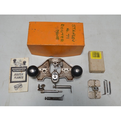 572 - Stanley No71 router plane complete in original box and a Stanley No 271 mini router in original box