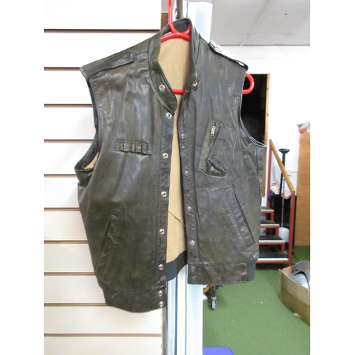 342 - Men's leather jackets, waistcoats, etc., various sizes and styles (14)