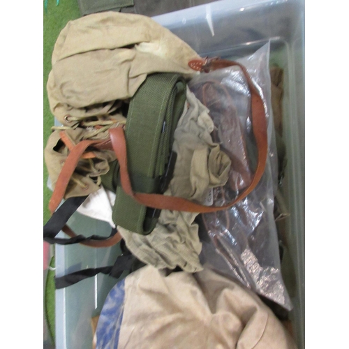 815 - Military sacks, belts and bags (1 box)