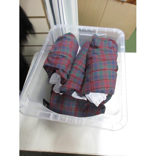 666 - Girls' tartan dresses (6 in 1 box)