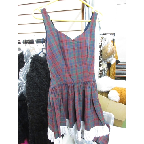 666 - Girls' tartan dresses (6 in 1 box)