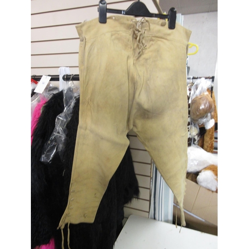 846 - Breeches in various sizes and colours, approx.30