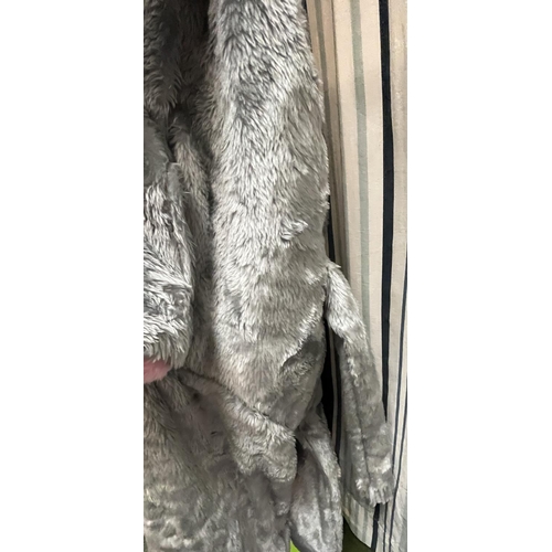 610 - Furry elephant fancy dress / pantomime costume, approx. L160cm shoulder to heel