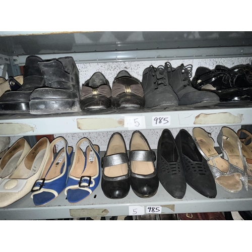 985 - Approx. 25 pairs of women's shoes, various styles, majority size 5