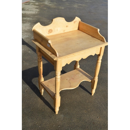 478 - Small Vintage pine washstand, with galleried back and shaped frieze on turned supports with undertie... 