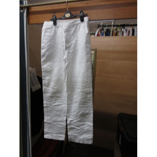 158 - White, cream and khaki men's trousers, various sizes (approx. 17 1 box)