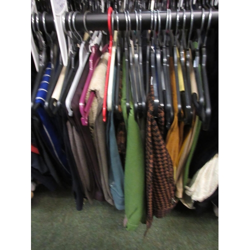 174 - Collection of mixed men's trousers in sizes 30