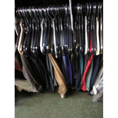 177 - Collection of men's trousers, various sizes and styles (34)