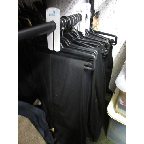 179 - Collection of men's trousers in various sizes from 42