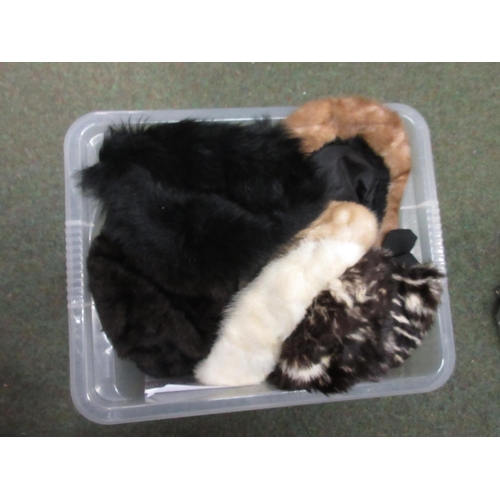 313 - Fur stoles and fur hats (21)