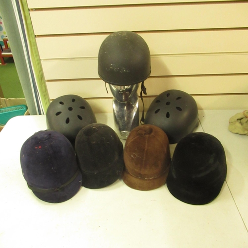 108 - Horse riding hats and skull caps (7)
